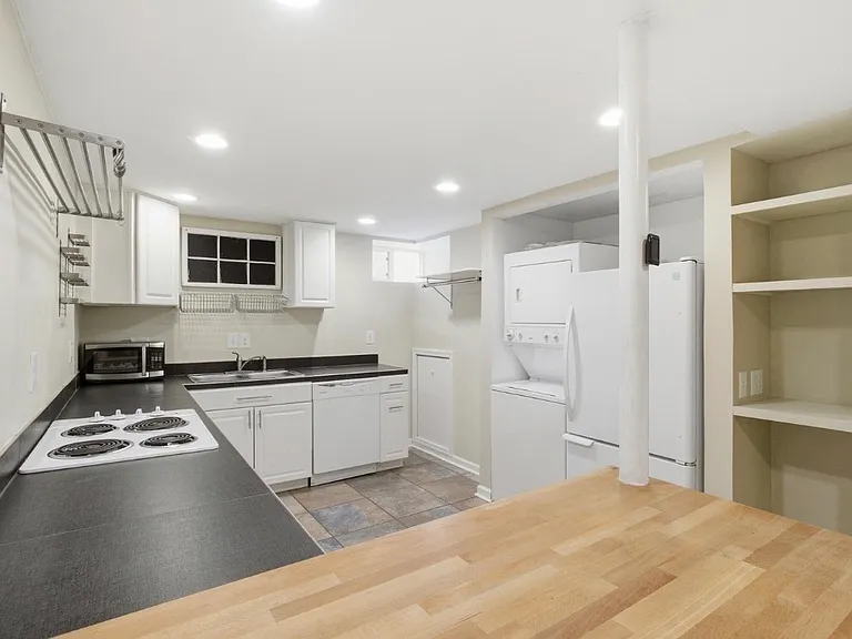 700 Sasser St #A — Photo 3