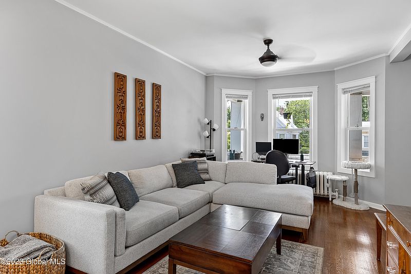 5th image of 19 Glenwood Street