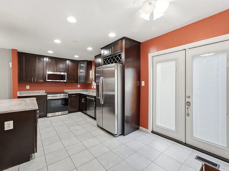 10703 Campus Way S — Photo 9
