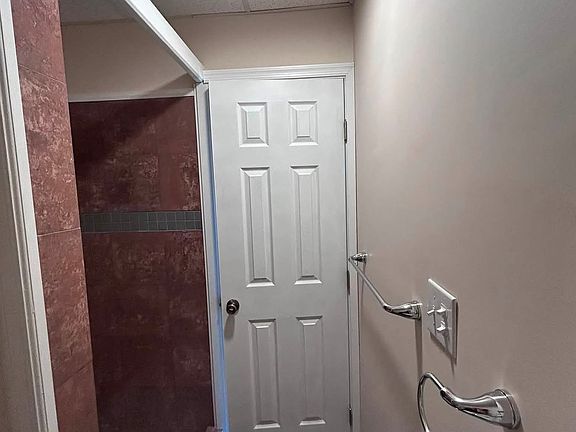 4th image of 17 S 8th St APT 4