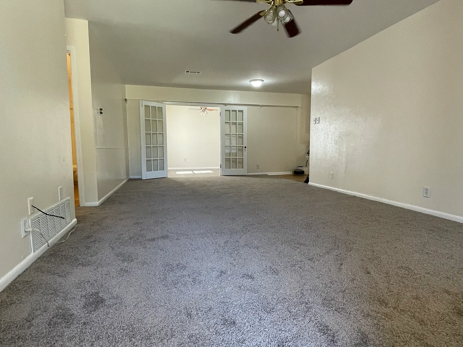3 bed, 1.5 bath, 1400 sqft, $1,600 — Photo 2