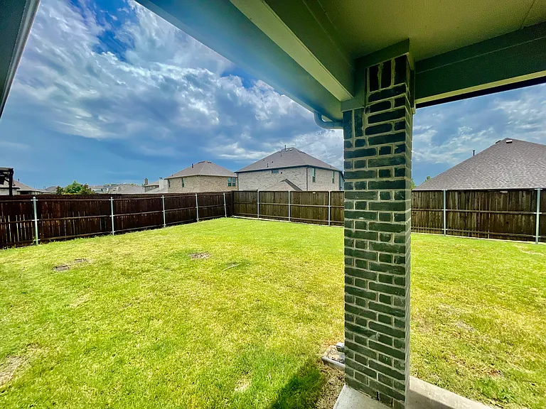 525 Ardsley Ln — Photo 21