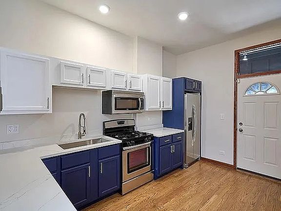 5th image of 2706 W Warren Blvd #1