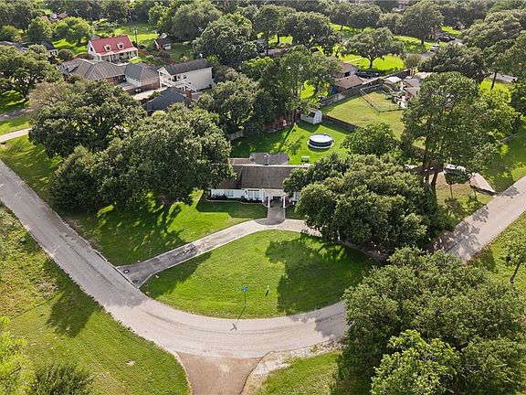2nd image of 1 Circle Ln