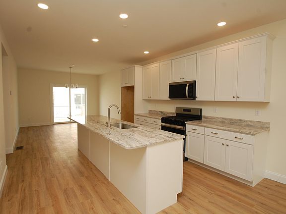 3rd image of 13 Chesterfield Lane #8B