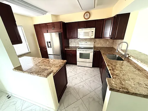7076 Huntington Ln #608 Photo 1