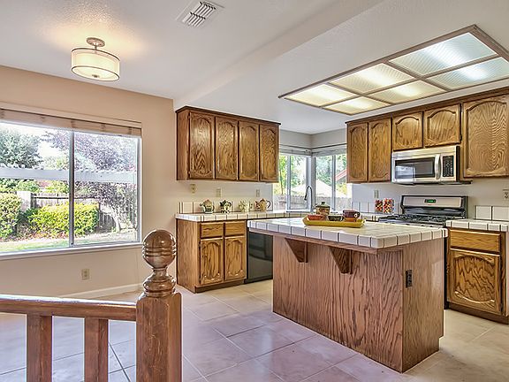 4th image of 1415 Orwell Dr