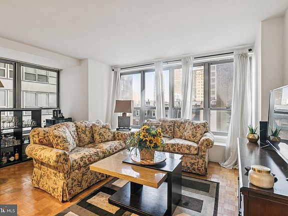 2nd image of 224 W Rittenhouse Sq #501