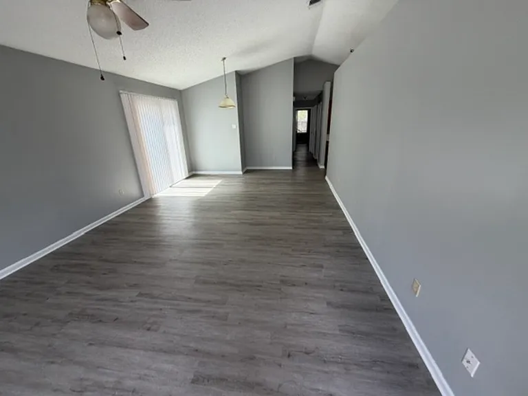 5061 Knightsbridge Cir N — Photo 14