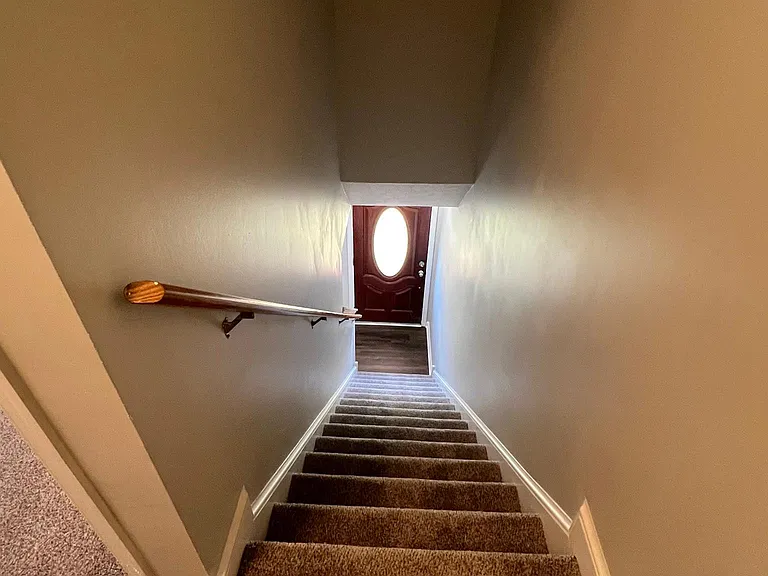 1015 Combs Cove Dr — Photo 8