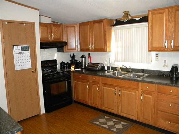 3rd image of 1922 Snyder Ave