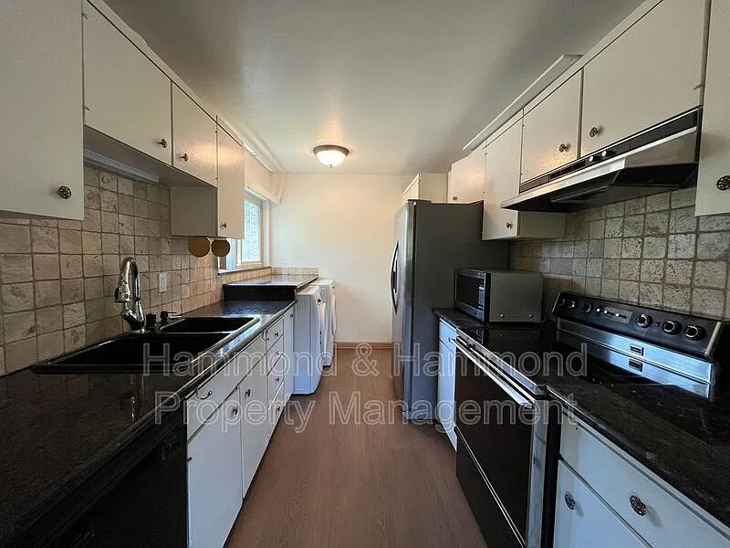 2 bed, 2.0 bath, 1054 sqft, $3,595 — Photo 4