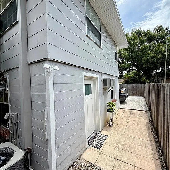 1185 23rd Ave N #1/2 — Photo 1