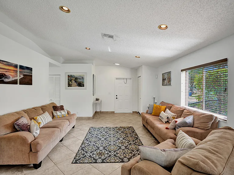 1245 SW 46th Way — Photo 8