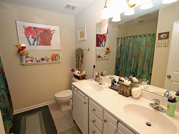 3rd image of 18 Rock Side Ct