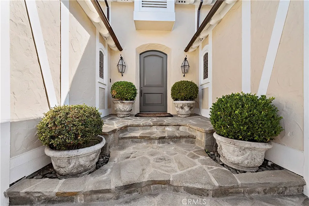 3 bed, 5327 sqft, $25,000 — Photo 3