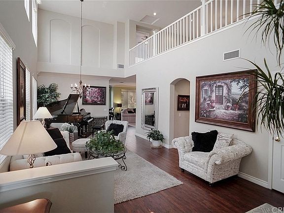 4th image of 20332 Aurora Ln