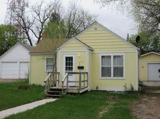 1522 7th St SW, Minot, ND 58701