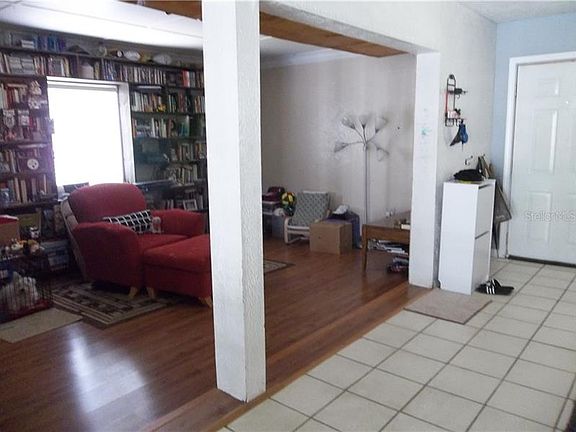 4th image of 2310 25th Ave W
