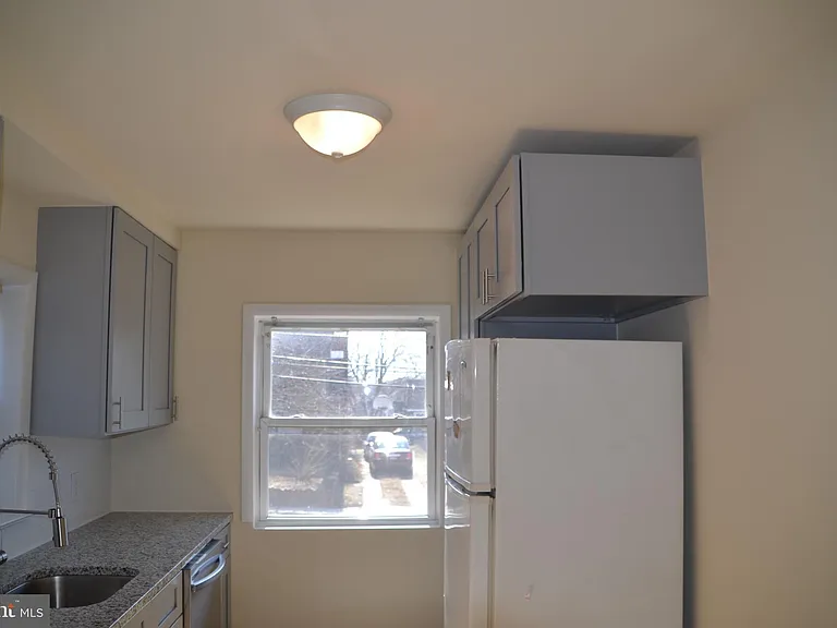 246 Ardmore Ave — Photo 10