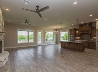 7544 Los Lobos Dr, Bryan, TX 77808