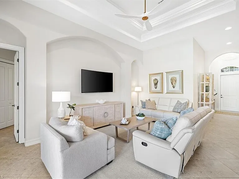 7831 Valencia Ct — Photo 15