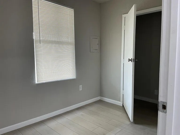 715 New Laredo Hwy #5 — Photo 6