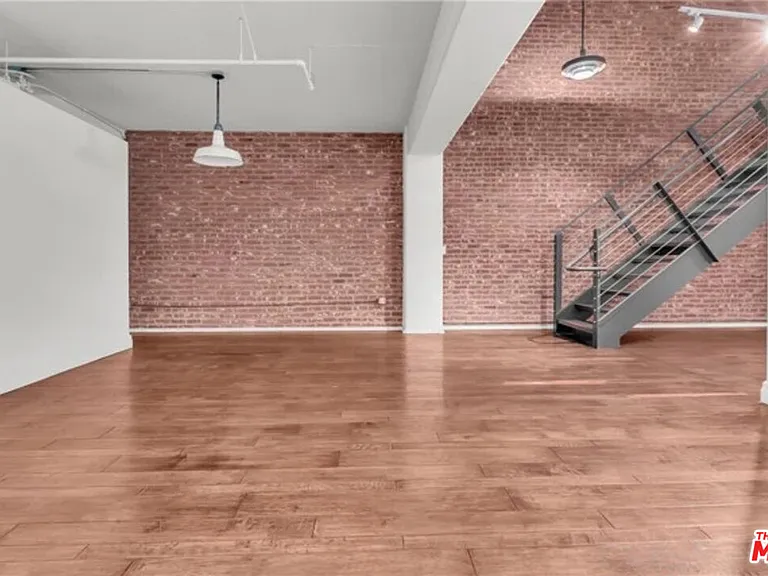 510 S Hewitt St #102 — Photo 32