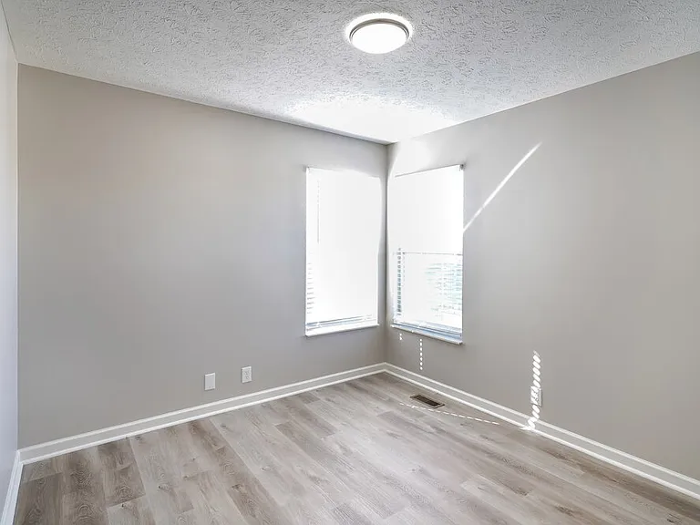 3106 Creekview Ln — Photo 12
