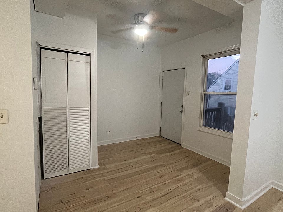 Entry room (washer/drier will be located by the leftward door).