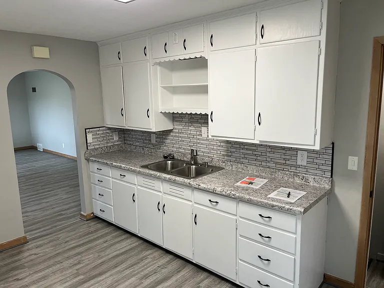 611 Park Ave E — Photo 3
