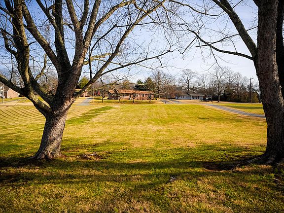 3rd image of 515 Bert Garner Ln
