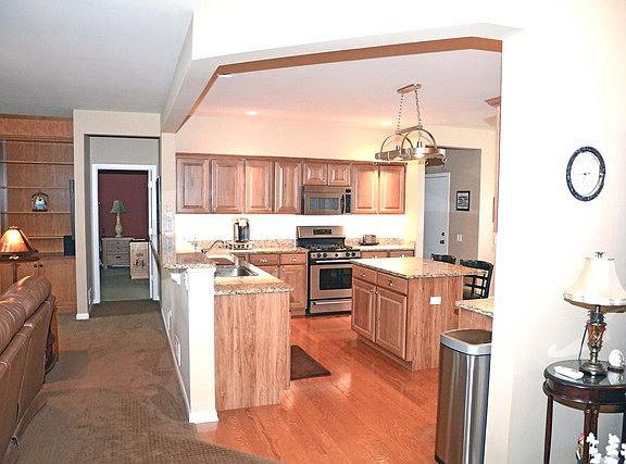 4th image of 13261 Stratford Ln