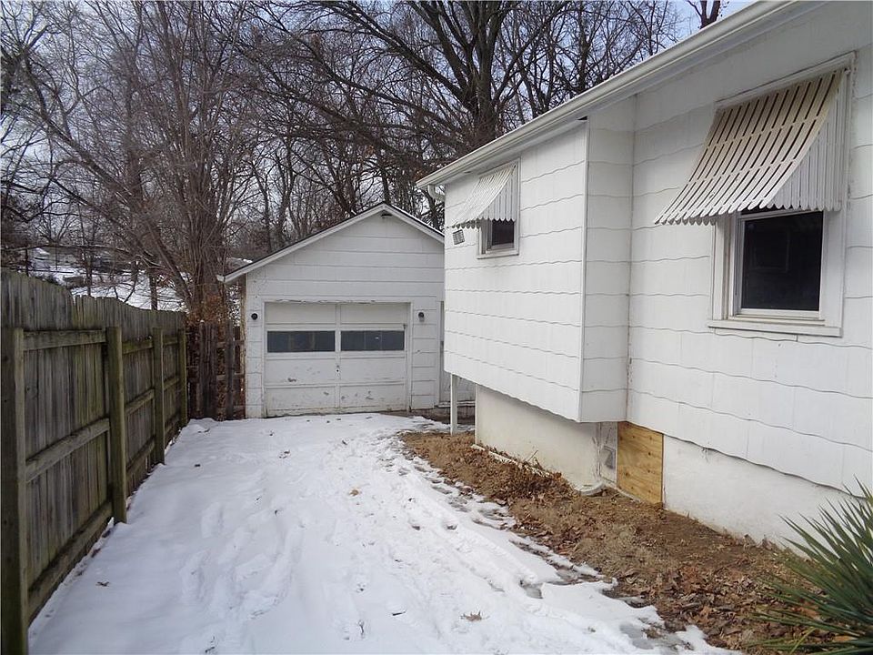 2nd image of 1618 S Claremont Ave