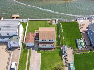 32 Roneck Ct, Shirley, NY 11967