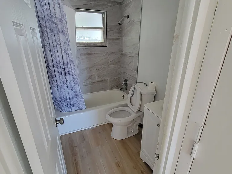 400 11th St W #410-C — Photo 3