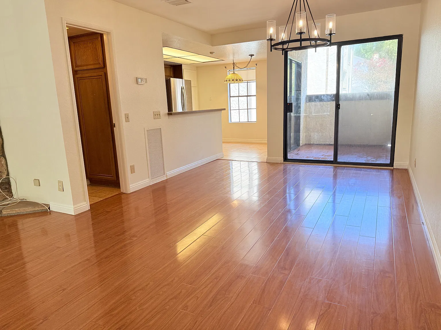 105 E Rosewood Ct — Photo 4