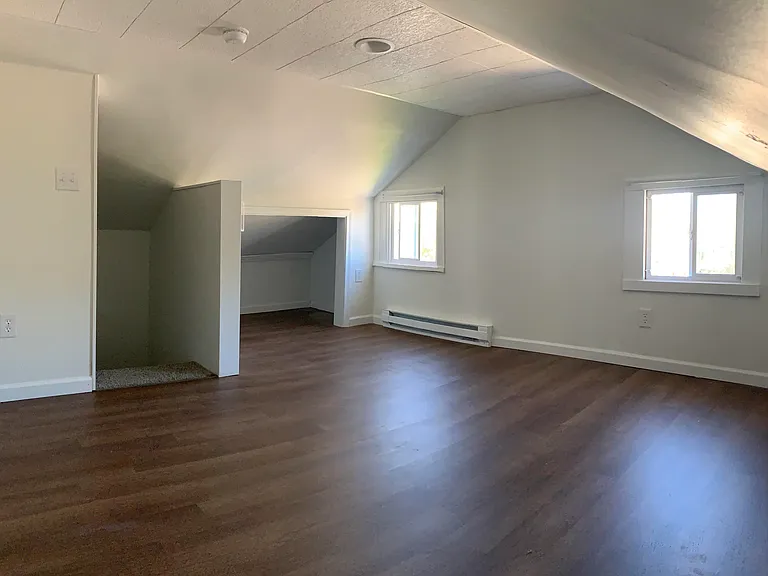 334 S Duke St — Photo 12