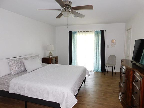 5th image of 984 Vista Hermosa Dr