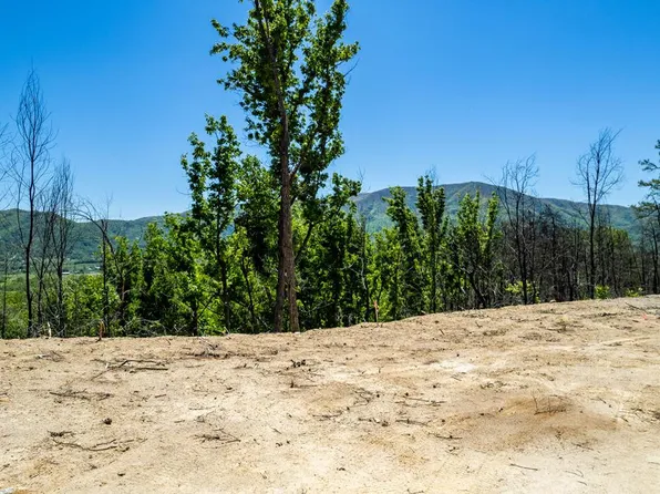 2907 Indigo Ln, Sevierville, TN 37862