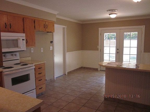 Kitchen w NEW Appliances
