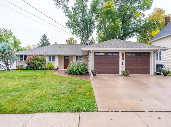 711 Bluff Ave, Little Chute, WI 54140