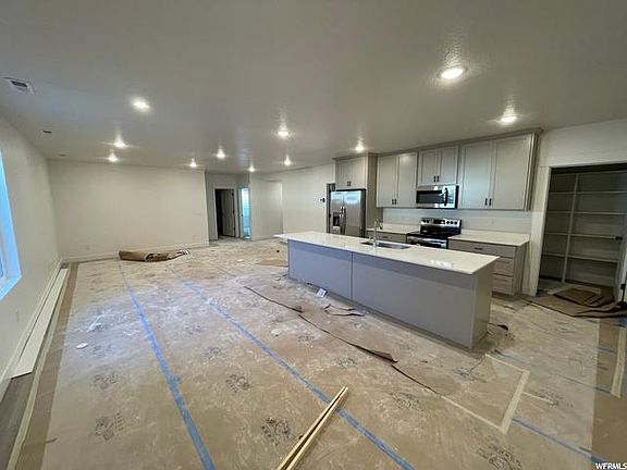 5th image of 854 N 560th St W