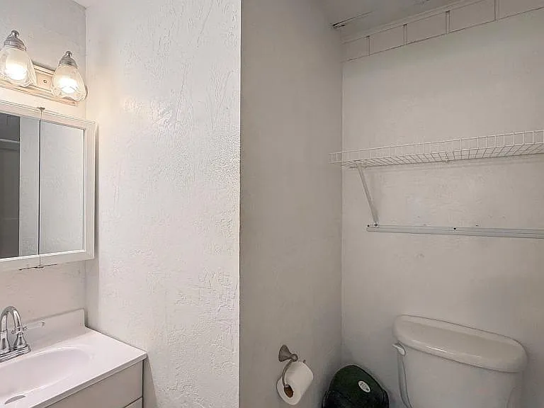 111 Warren St — Photo 16