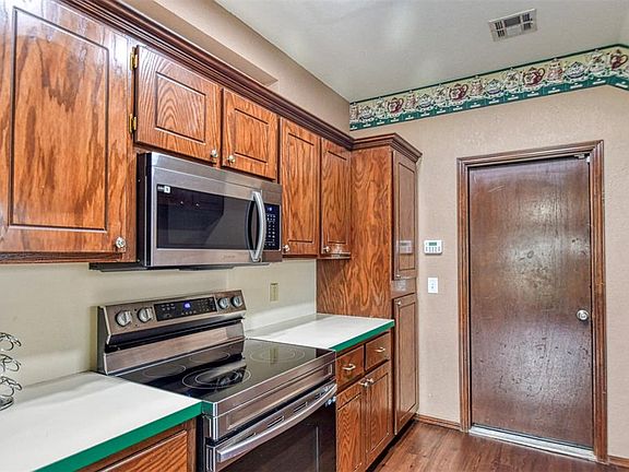 3rd image of 313 SW 141st St