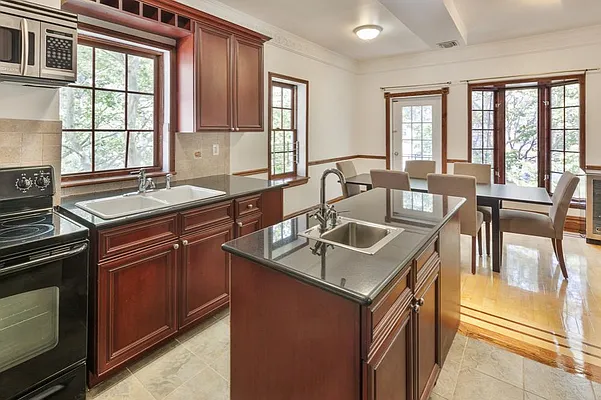 Rented by Leslie J. Garfield | media 18