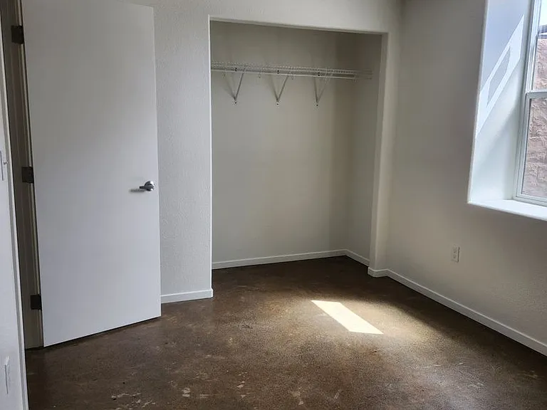 529 Stewart St — Photo 6