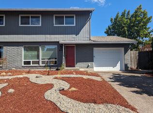895 Rainbow Dr, Springfield, OR 97477