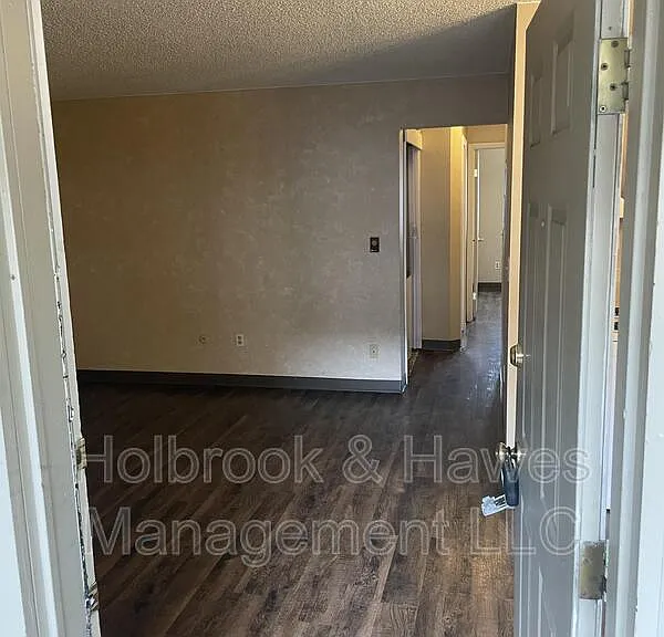 1209 W Plum St — Photo 7