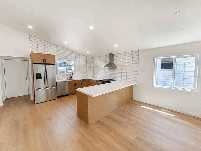 4516 48th Ave SW #1 — Photo 6